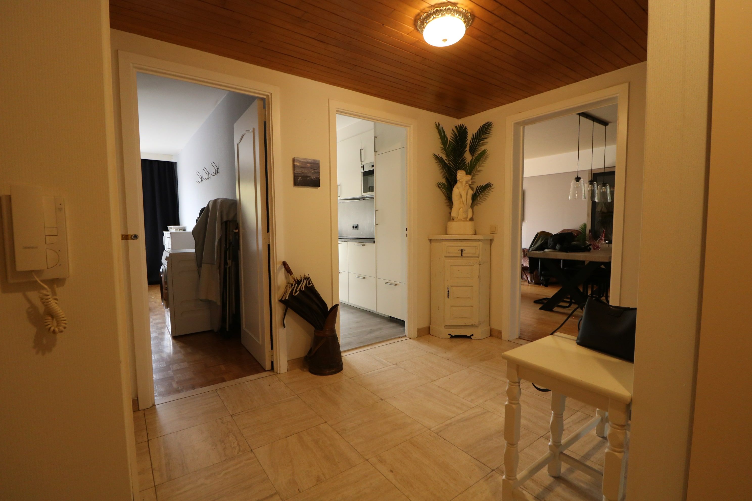 Ruim appartement (97 m²) met 2 grote slaapkamers en twee terrassen, vlakbij station/winkelstraten en met prachtig zicht op het park. foto 8