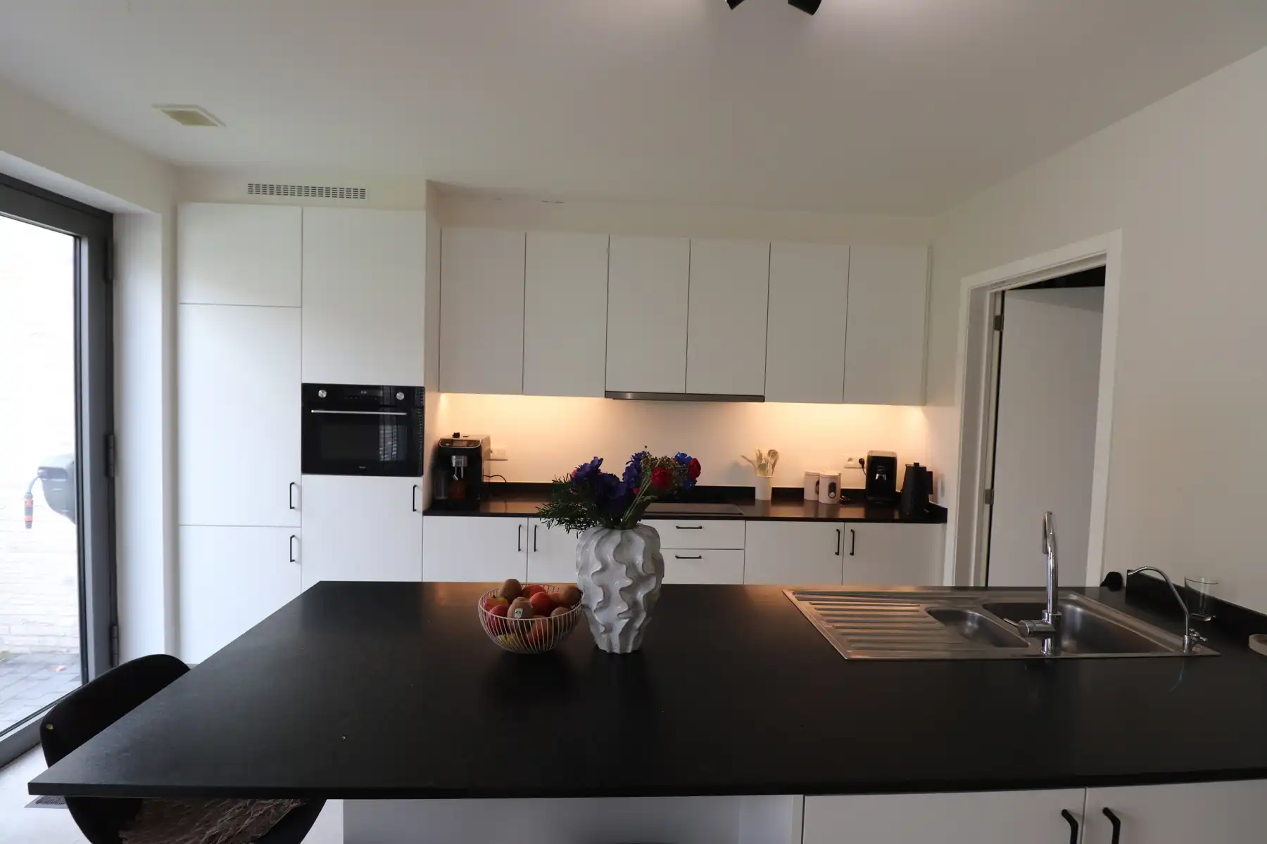 BEN-woning met 5 slaapkamers, 2 badkamers, terras met tuin, tuinberging en autostaanplaats. foto 7