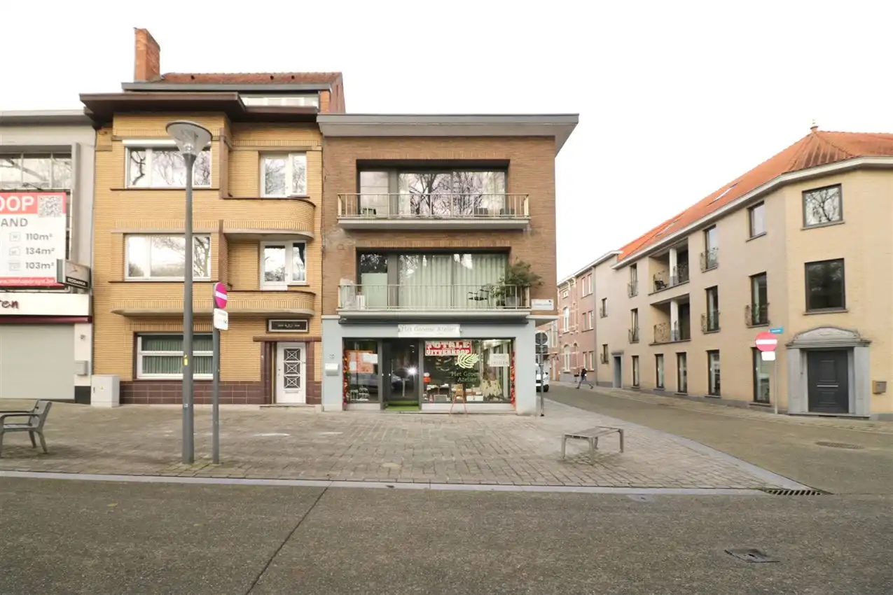 handelszaak met hoge zichtbaarheid en mooie etalage  foto 18