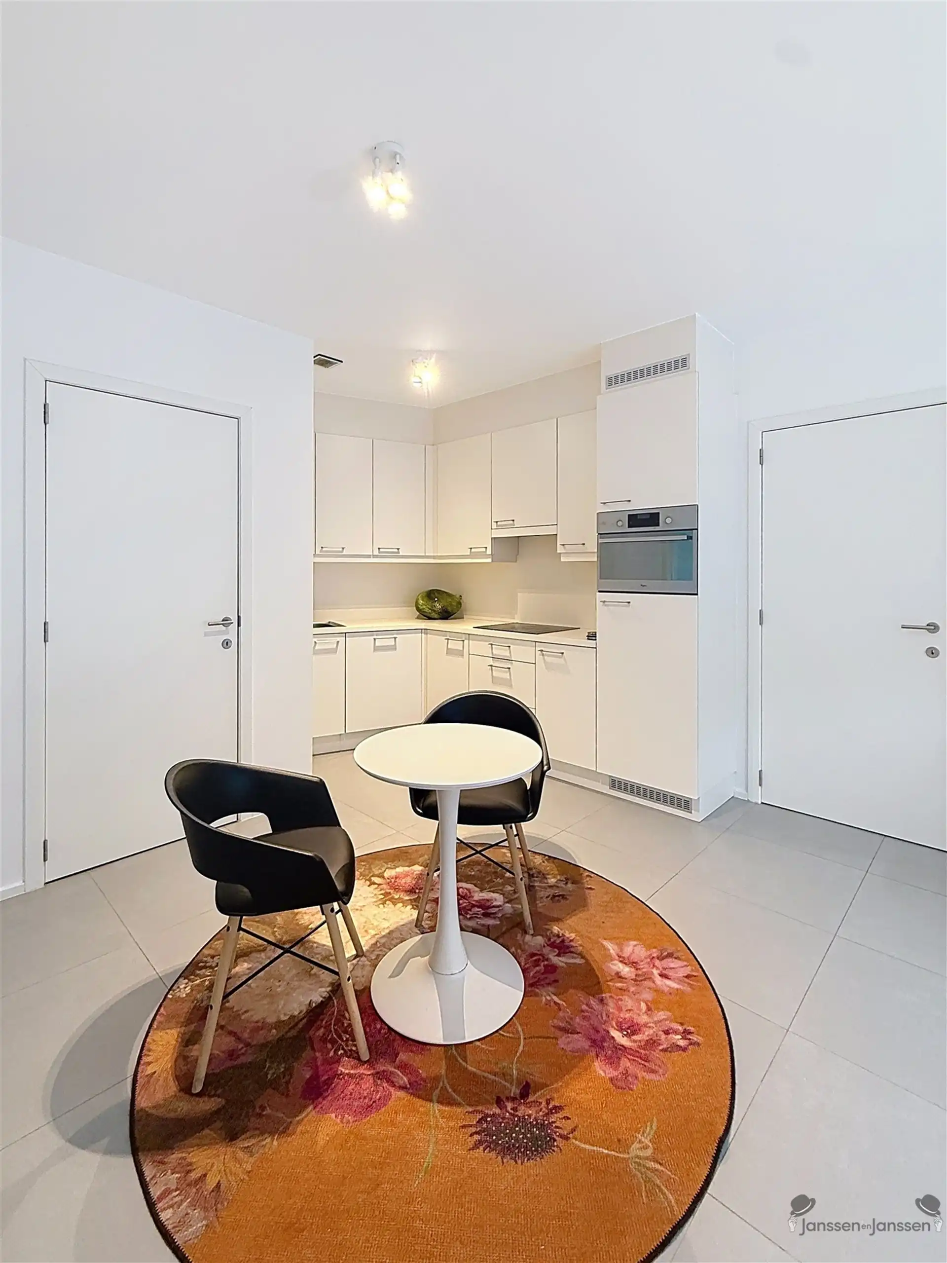 Verzorgd appartement met 2 slaapkamers, groot terras en ruime garage foto 5