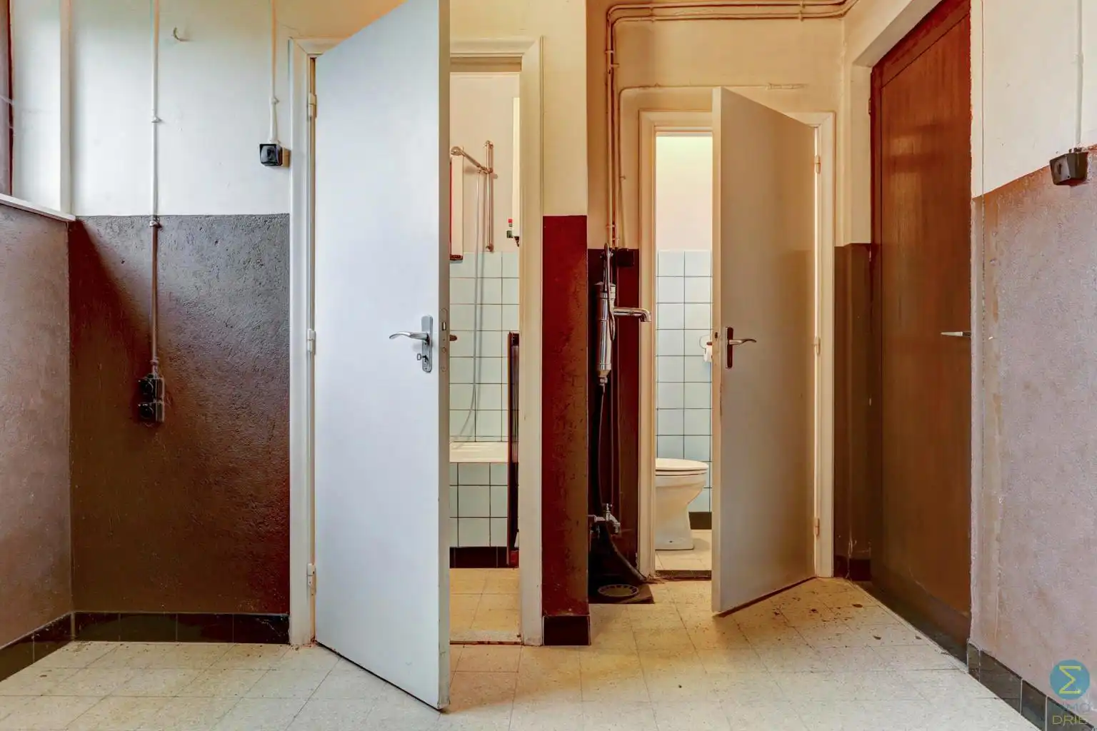 Te renoveren woning met potentieel, 4 ruime slpks op 898m² foto 10