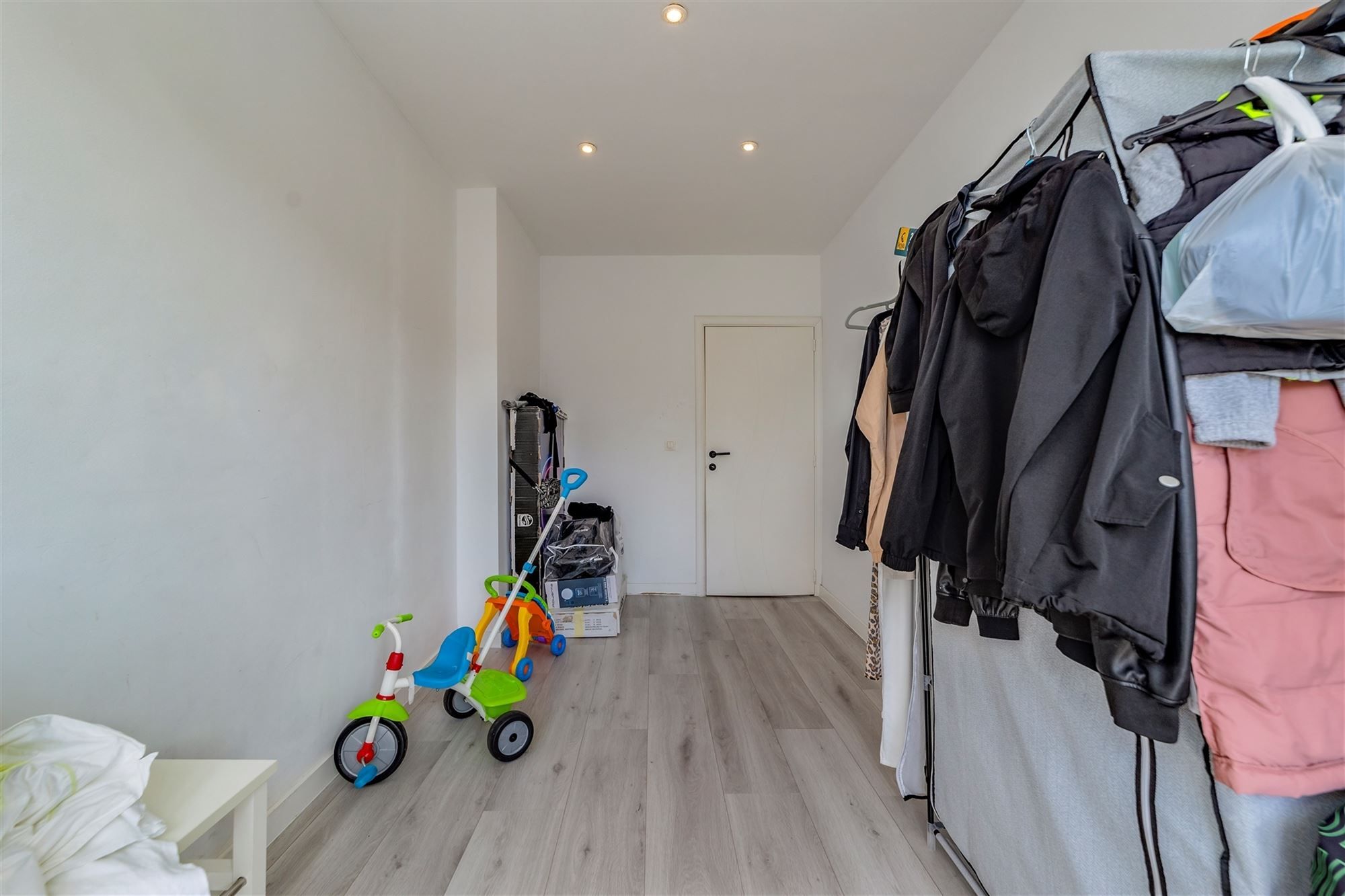 Gerenoveerd 2 slaapkamer appartement met terrasje te Merksem foto 13