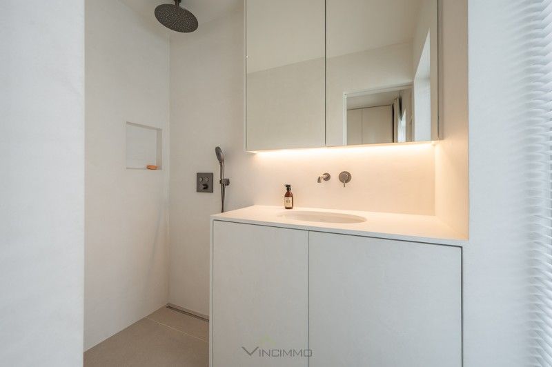 Lichtvolle, instapklare penthouse met drie volwaardige slaapkamers, meerdere terrassen en een open zicht op La Réserve en het Casinoplein. foto 13