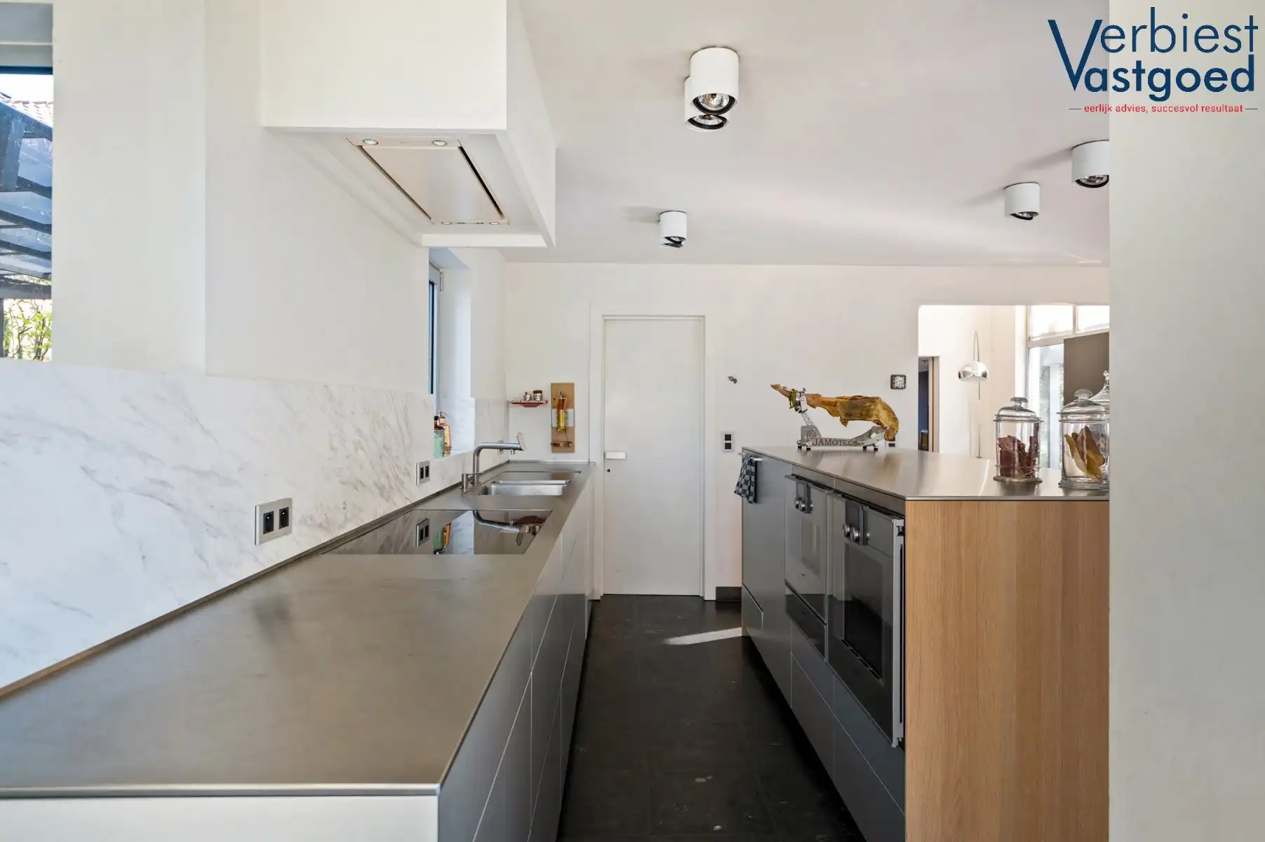 Exclusieve en lichtrijke villa met tuin op toplocatie foto 11