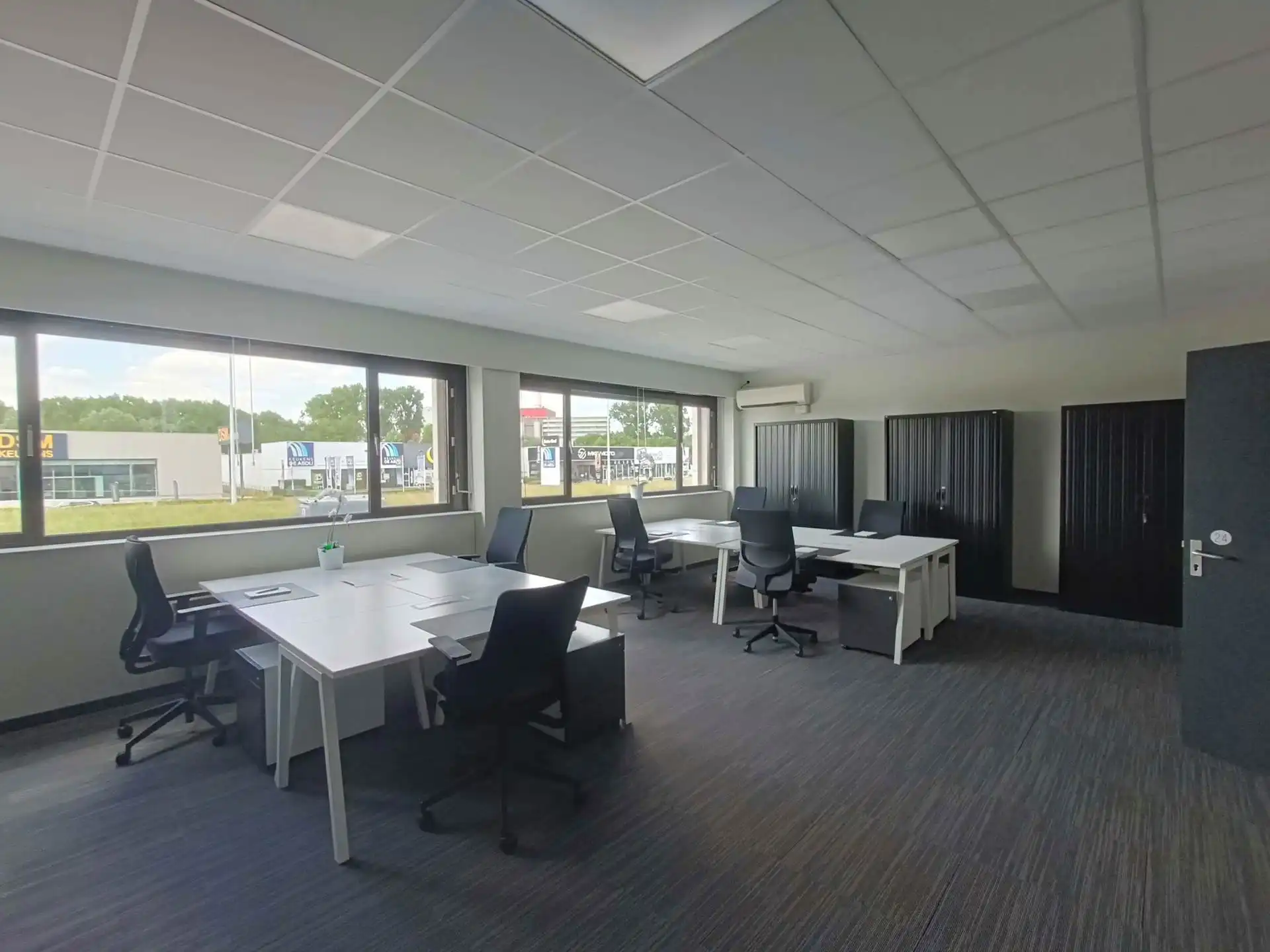 Kantoorgebouw te koop op uiterst strategische locatie foto 6