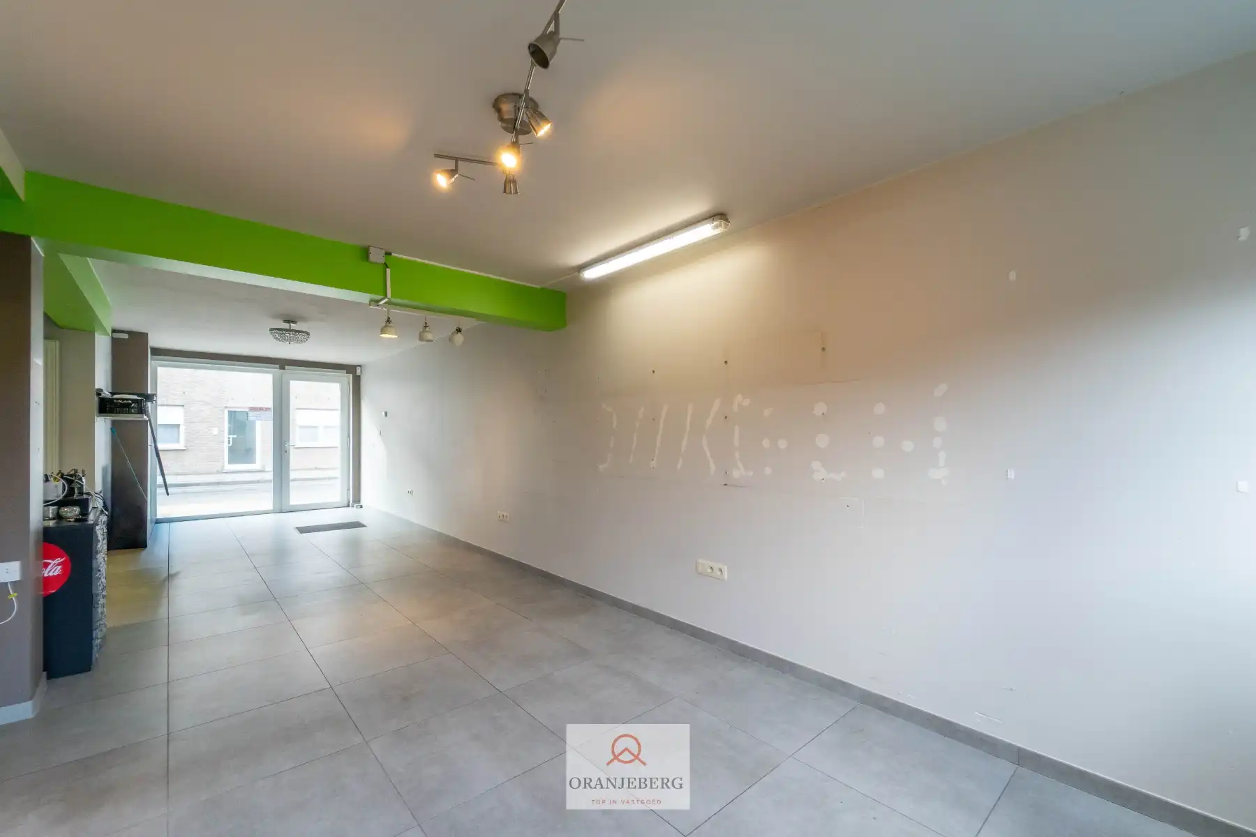 Compact handelspand met buitenruimte in centrum Drongen TE HUUR foto 9