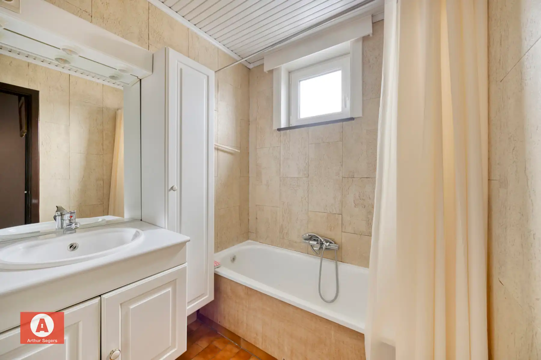 !!! IN OPTIE !!! Op te frissen woning in rustige wijk  foto 17