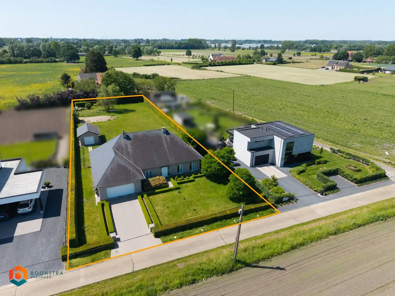 Ruime villa (325m²) op een perceel van 2567m² in prachtige omgeving foto {{pictureIndex}}