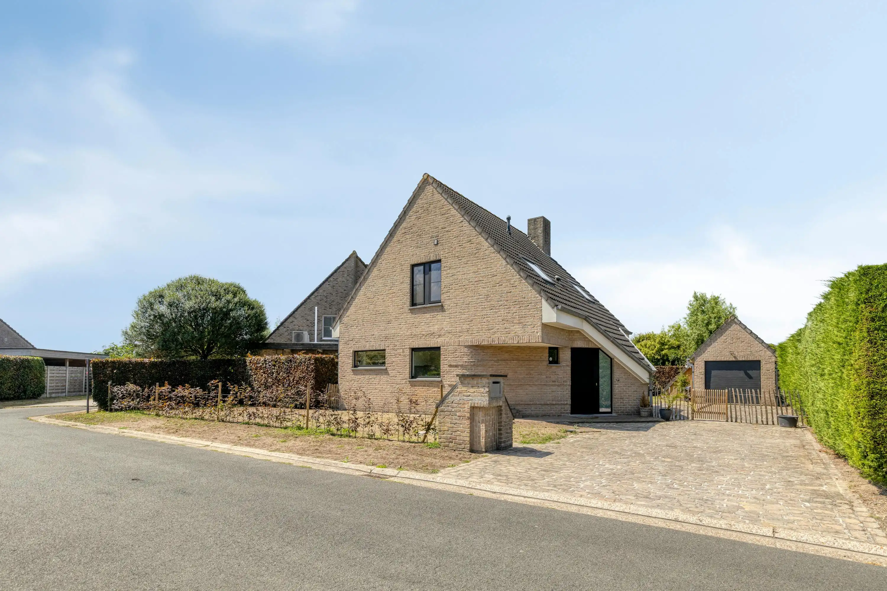 Vrijstaand huis met garage te koop in Sijsele (Damme) foto {{pictureIndex}}