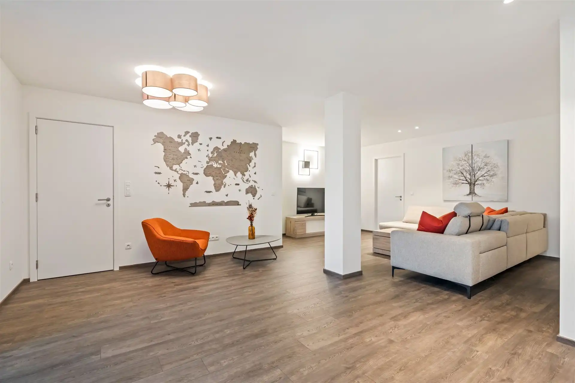 Uitzonderlijk ruim duplex appartement met loft allures in het hartje Sint-Niklaas (220m²) foto 2