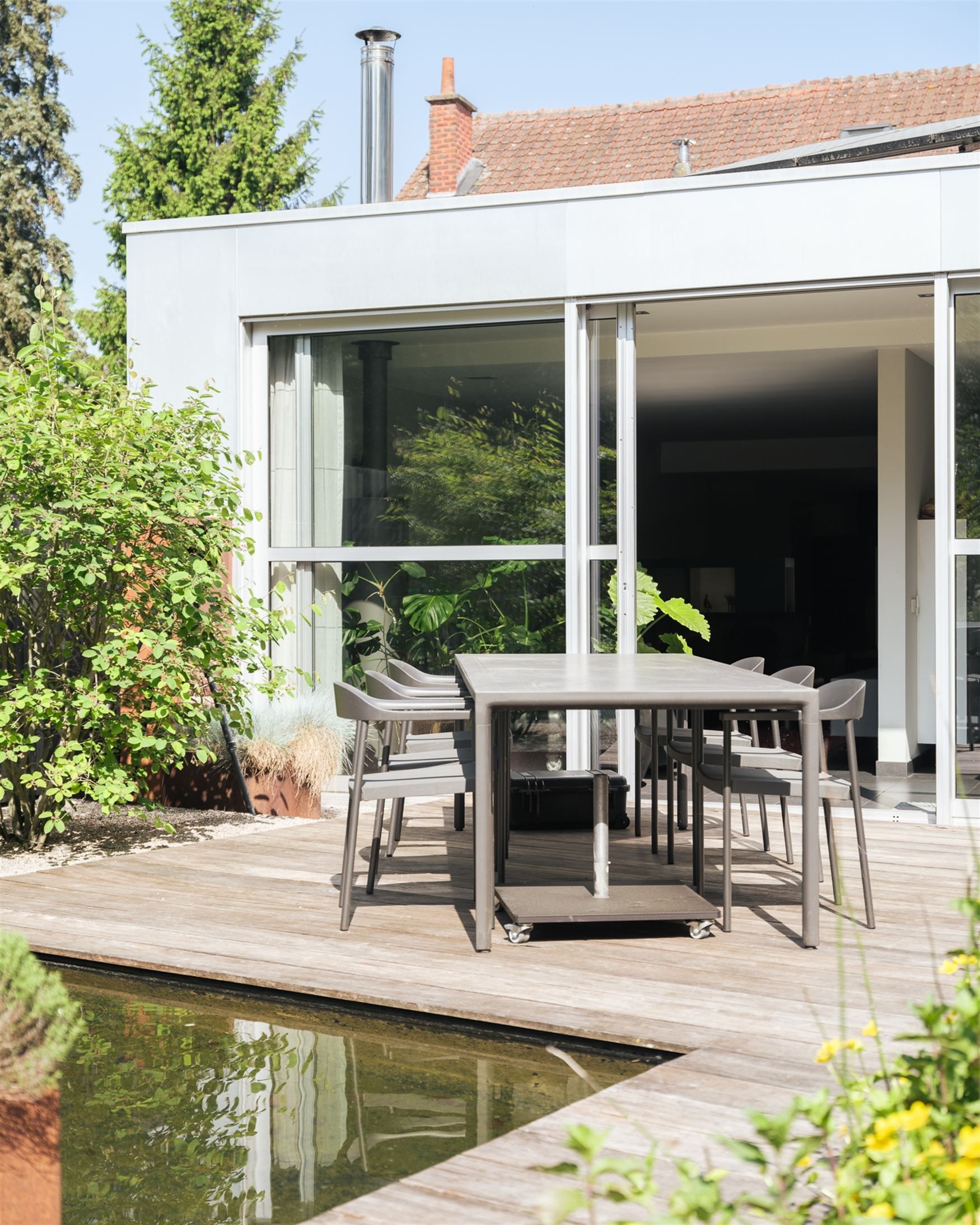 Instapklare gezinswoning met schitterende tuin foto 4