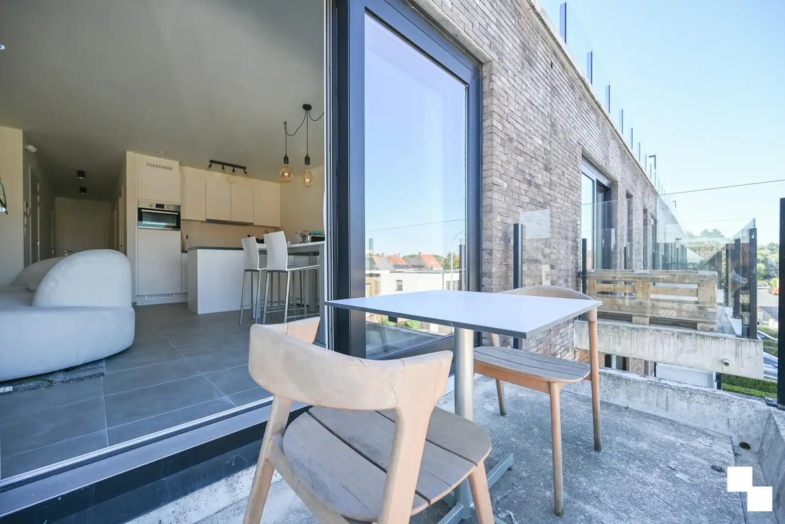 Instapklaar appartement met divers maatmeubilair te Izegem (Emelgem) foto 13