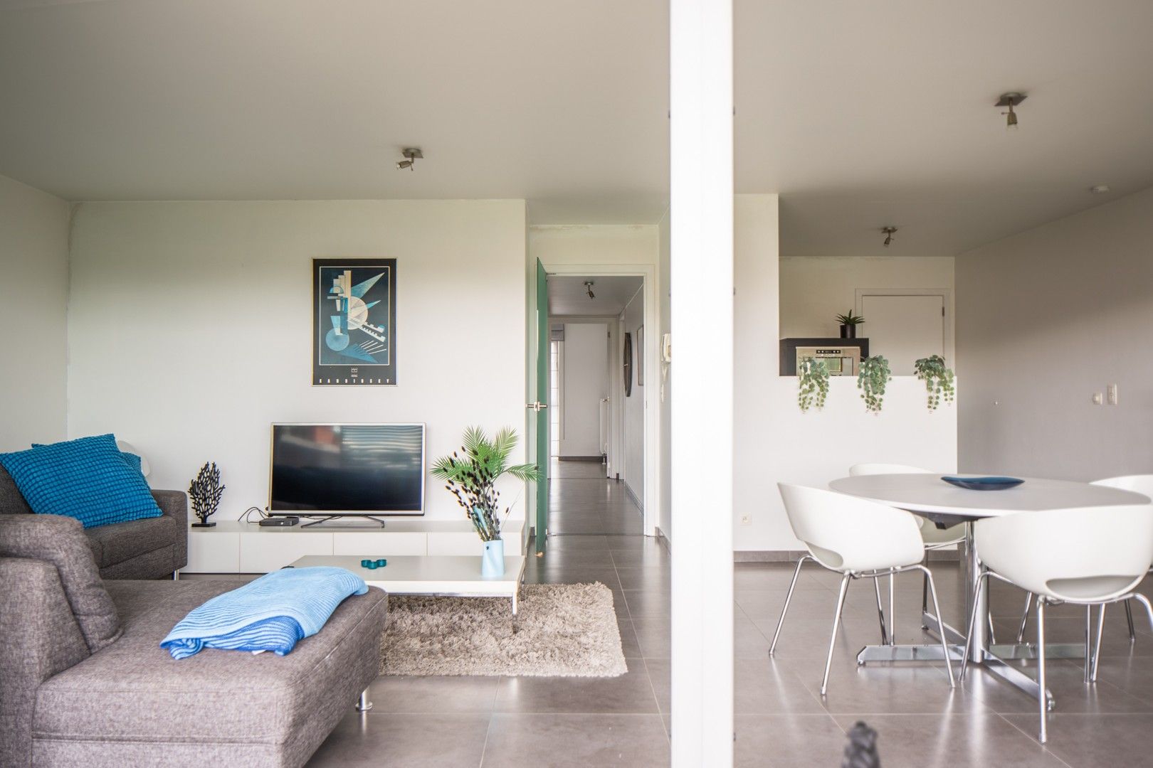 Bemeubeld 2-slaapkamer appartement met groot terras foto 3