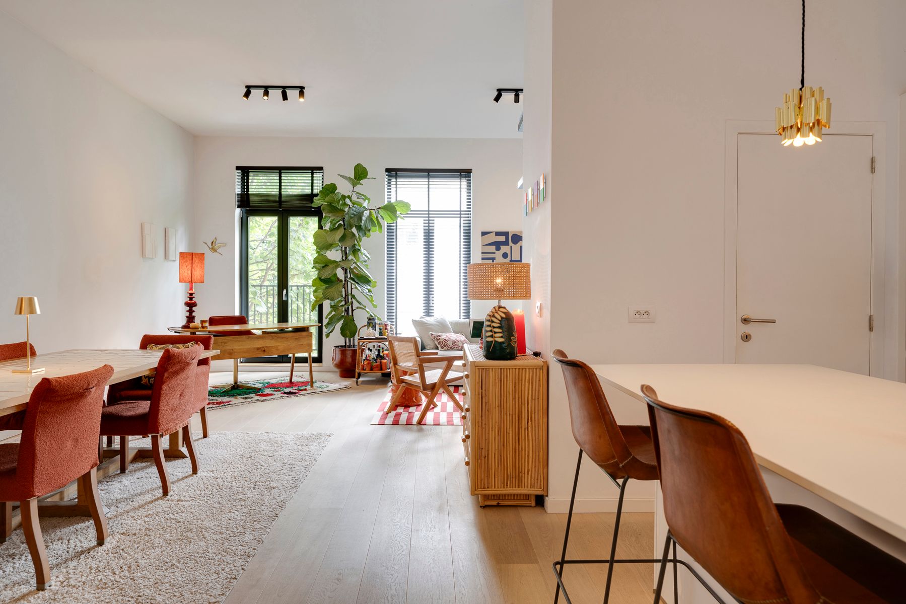 Lichtrijk, trendy appartement in gerenoveerd herenhuis foto 5