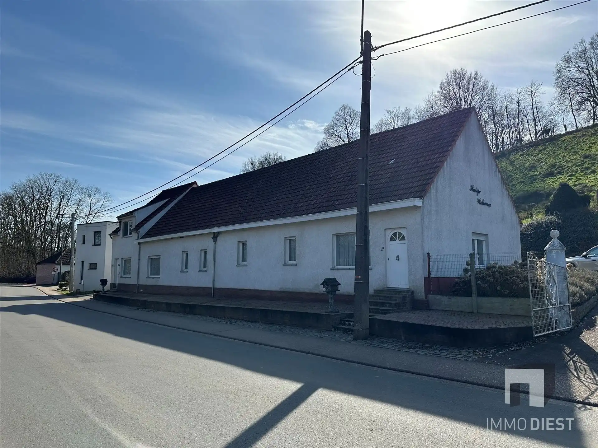 Woning met grote garage en stalling foto 41