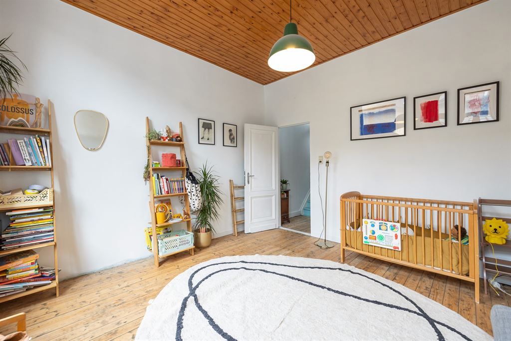 Ruime charmante woning met 5 slaapkamers en 2 badkamers  foto 13