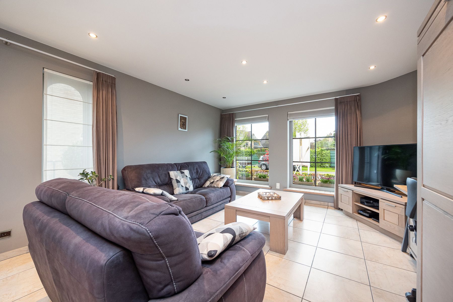 Woning met 2 slaapkamers en garage op 557 m2 grond foto 8