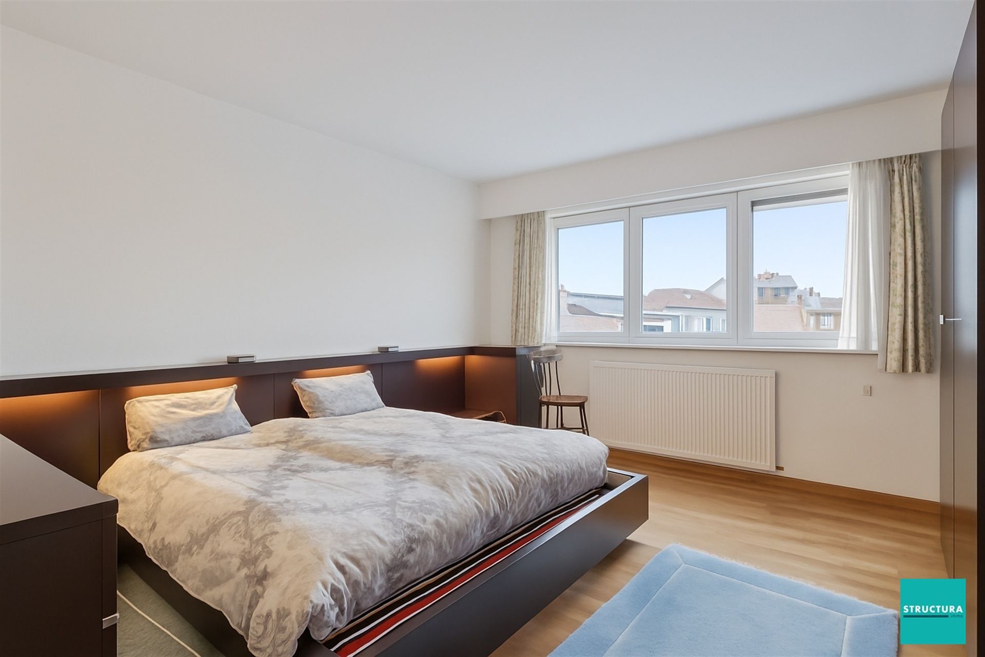 Ruim penthouse met drie slaapkamers, kelderberging en garage op toplocatie. foto 11