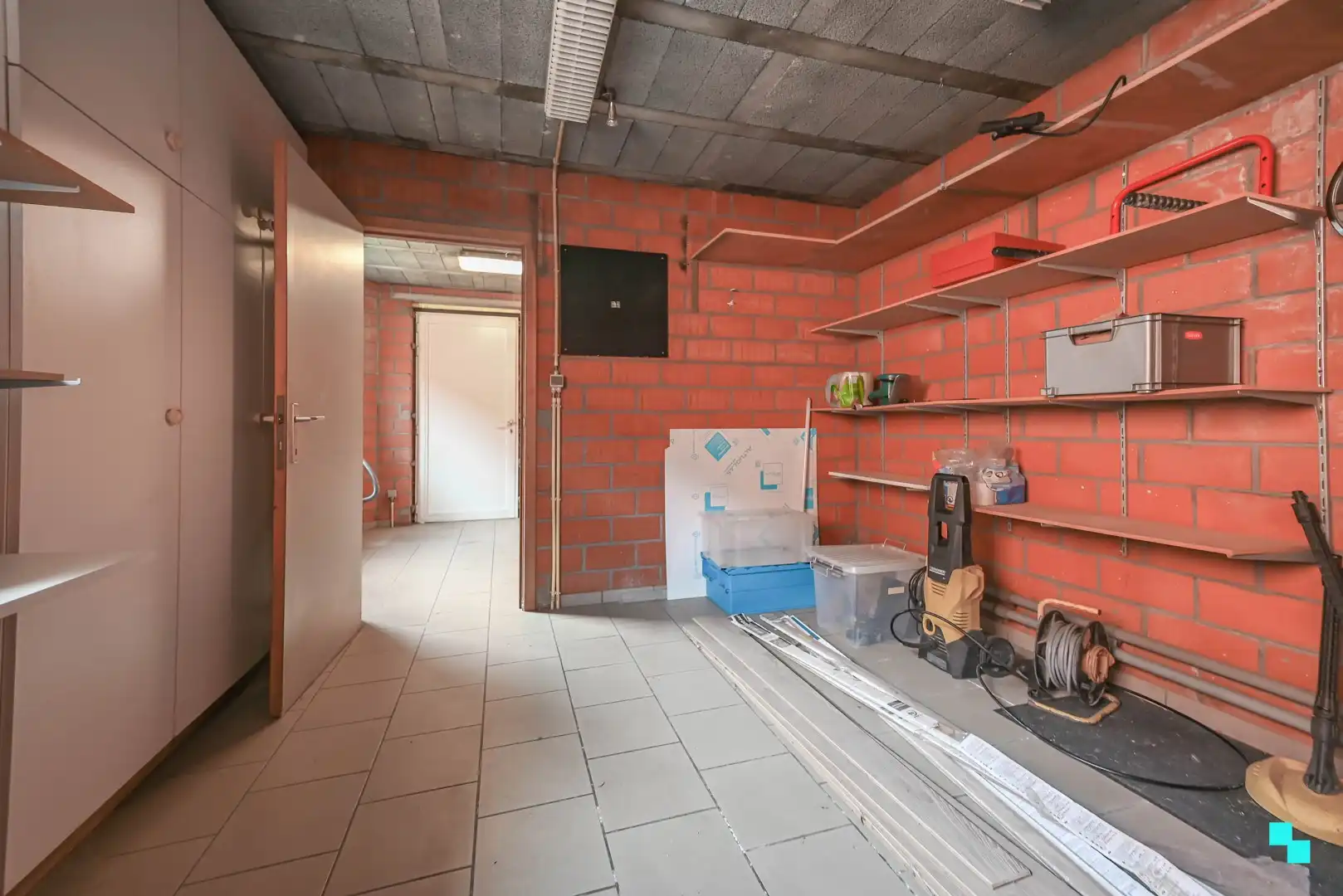 Bijzonder ruime handelswoning in centrum Lendelede foto 23