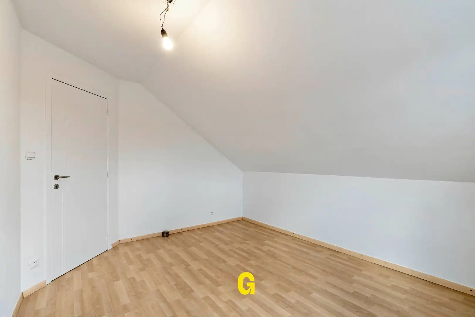 *** VERKOCHT *** Aangenaam duplexappartement met drie slaapkamers, autostandplaats en kelderberging foto 23