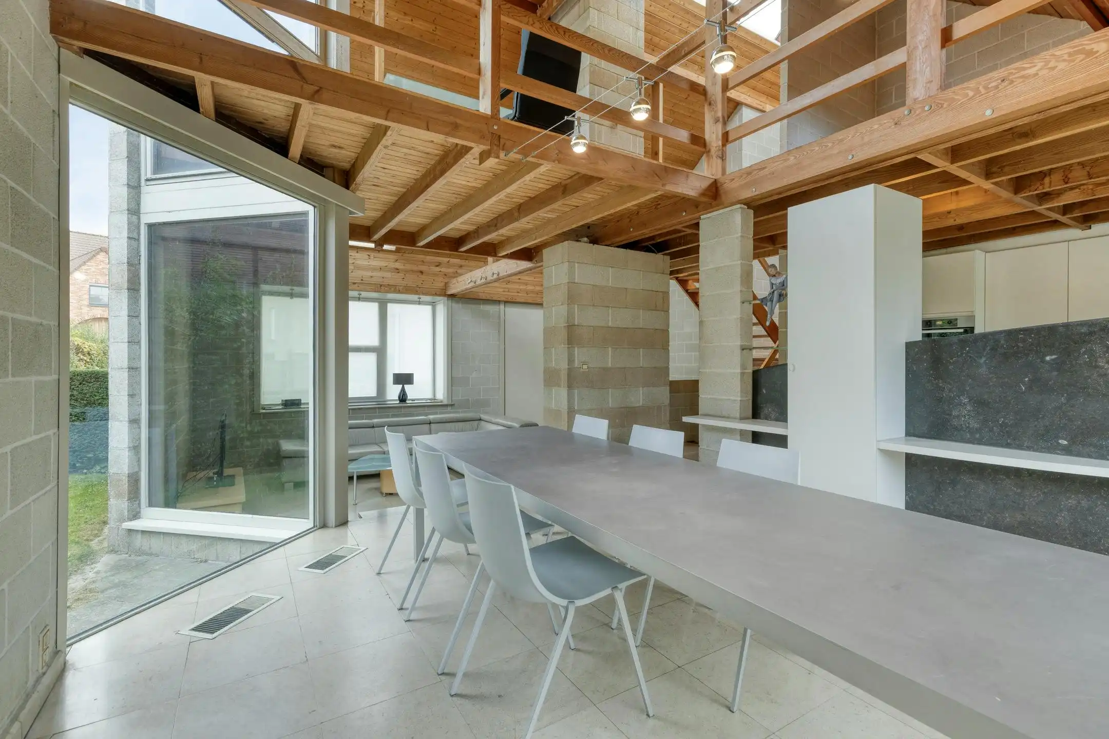 Uniek, lichtrijk huis te koop met speelse tussenniveaus  foto 18