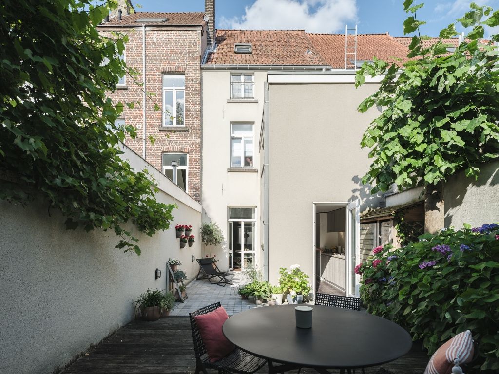 Omgeving Ter Platen, nabij het Sint-Pietersplein en op wandelafstand van het Muinkpark. Karaktervolle, instapklare burgerwoning (201 m2 BVO) met goed georiënteerde stadstuin. foto 5