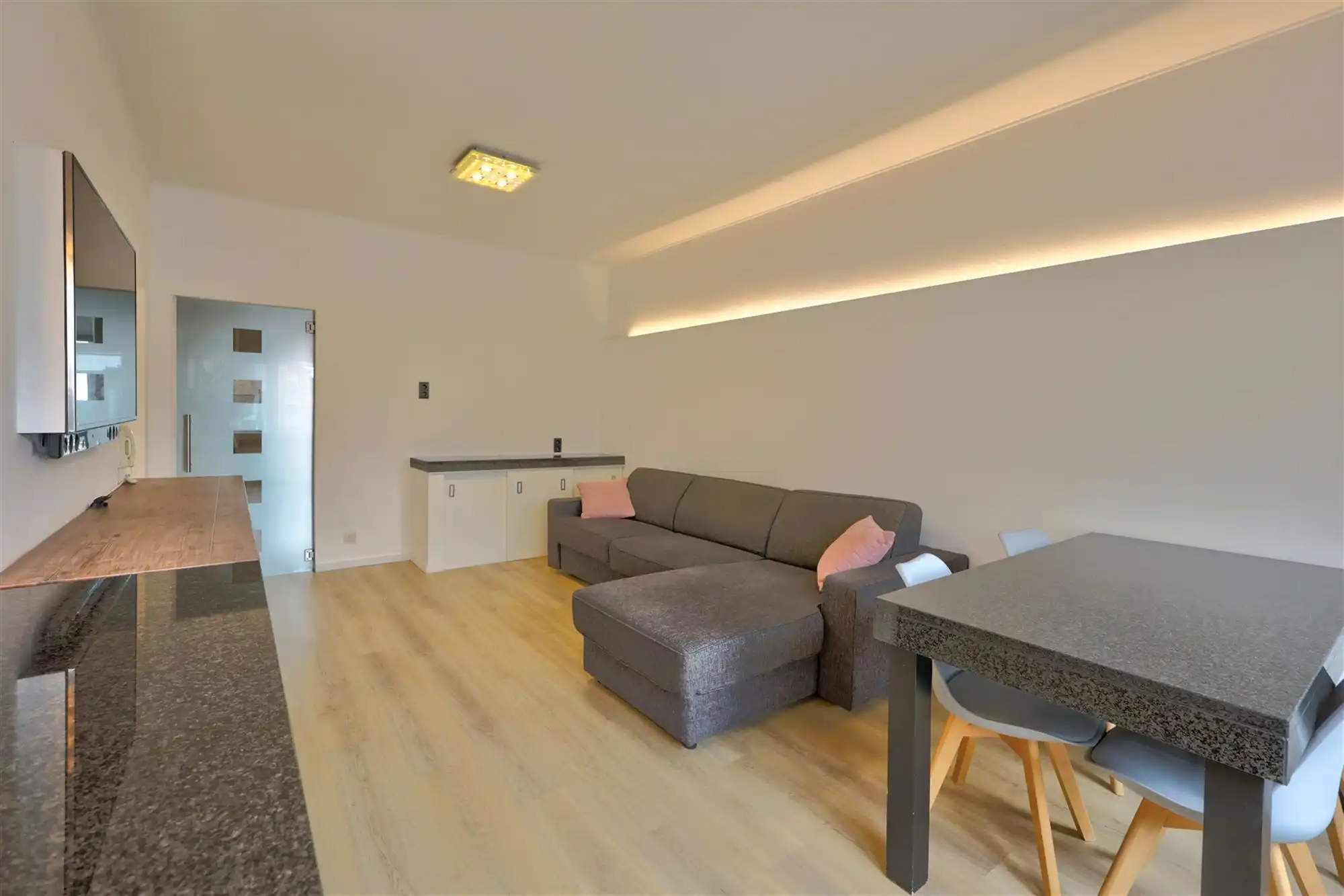 Gemeubeld appartement met ruim terras in centrum Antwerpen foto 3