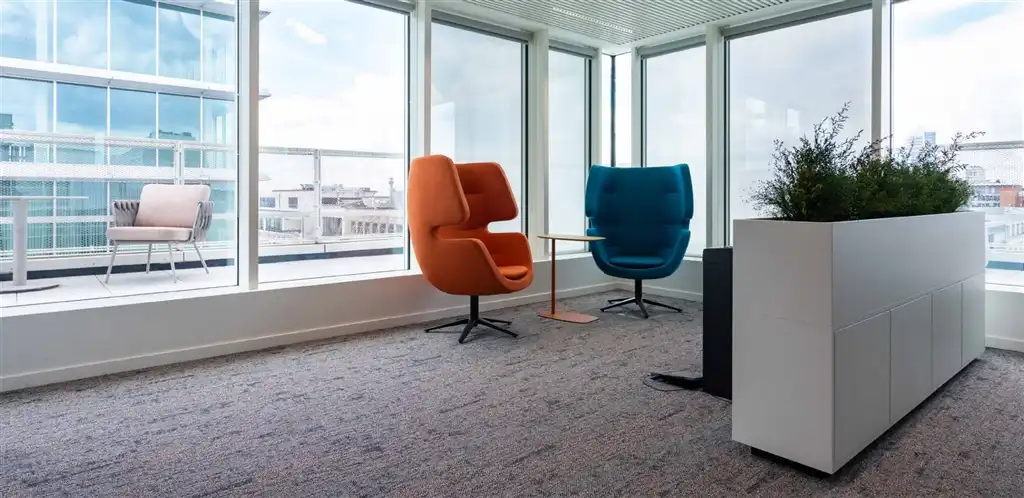 BELNINE: nieuwe kantoren 684m² te huur foto 5