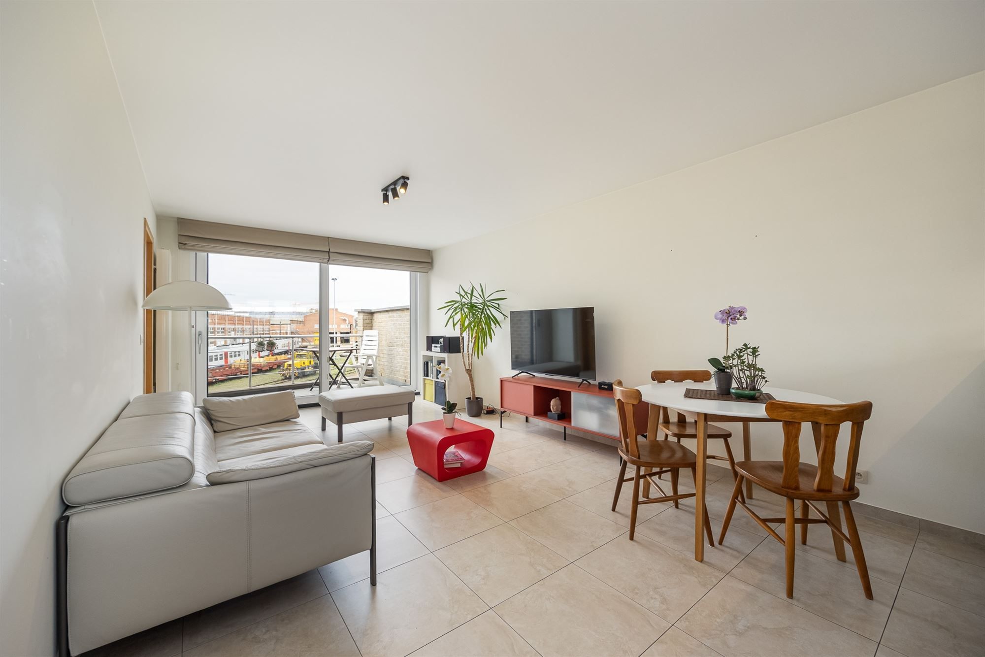 Instapklaar appartement met terras te Mechelen foto 2