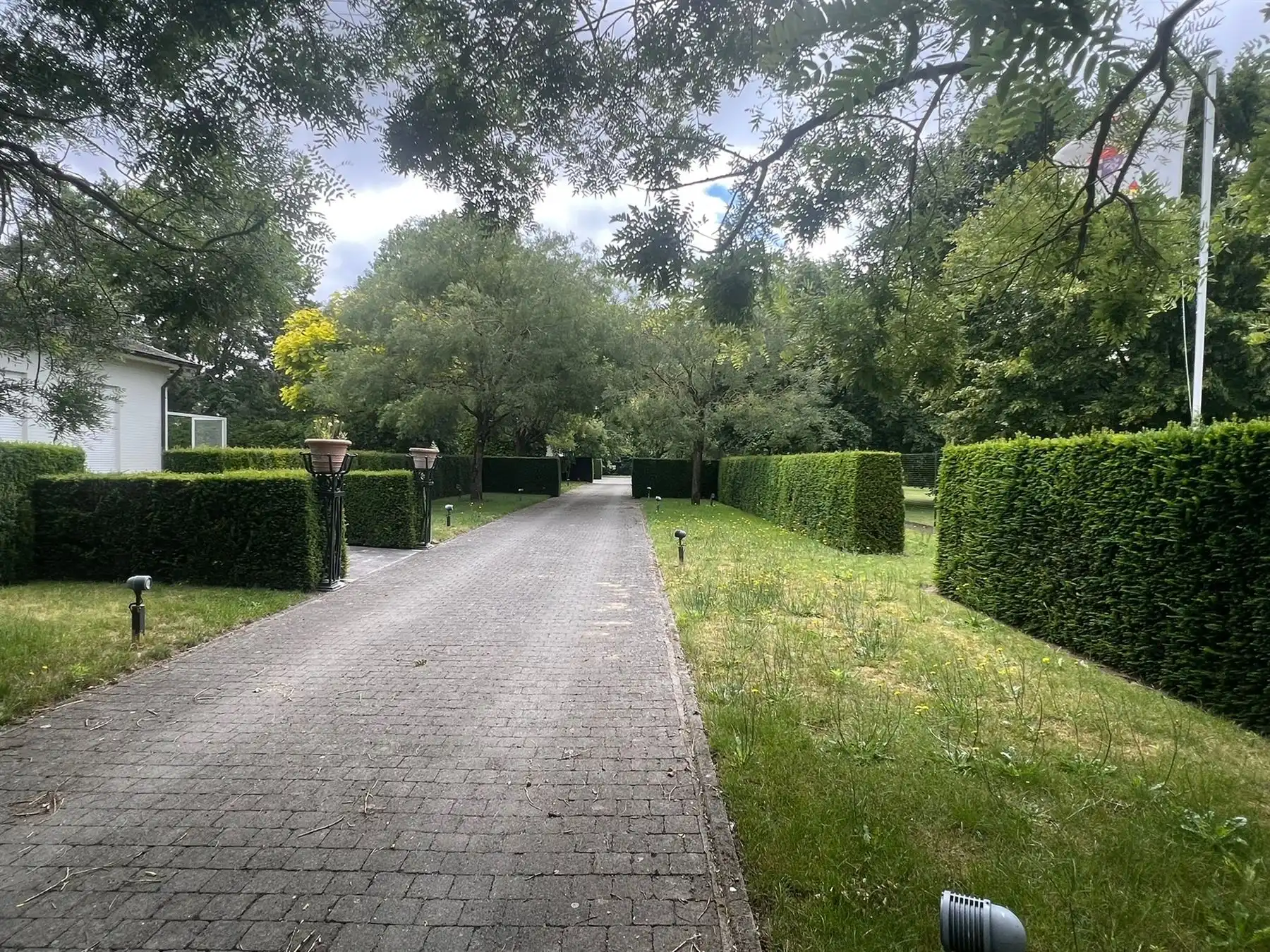 Karaktervolle villa met bijgebouwen foto 16