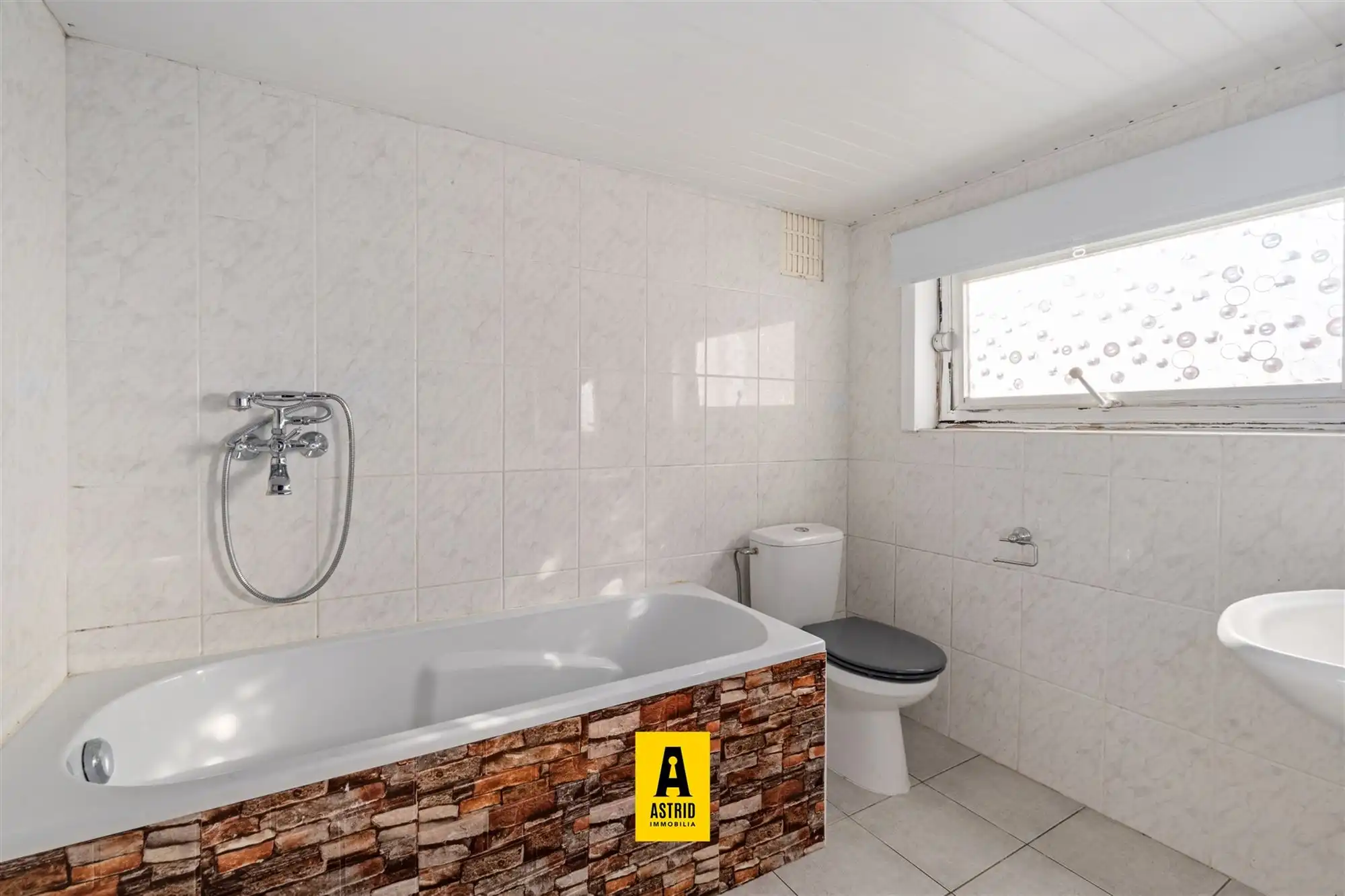 Te renoveren woning in toeristisch centrum! foto 15