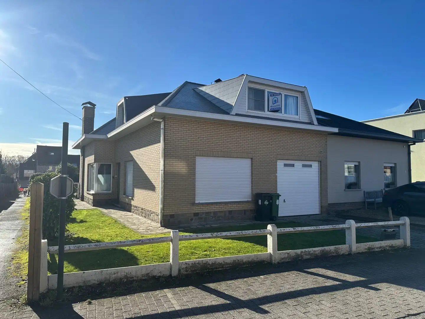 Ruime en gunstig gelegen gezinswoning met tuin foto {{pictureIndex}}