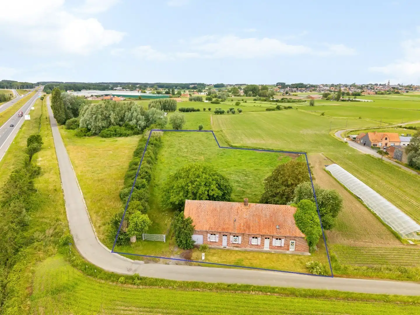 Charmante woning  op een groot perceel met landelijk zicht en vlotte verbinding in Beselare foto 2