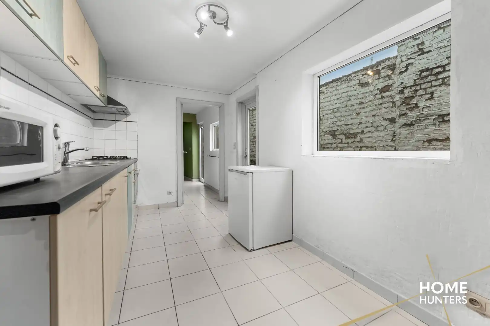 Charmante, op te frissen rijwoning met ruime tuin en 3 slaapkamers foto 8