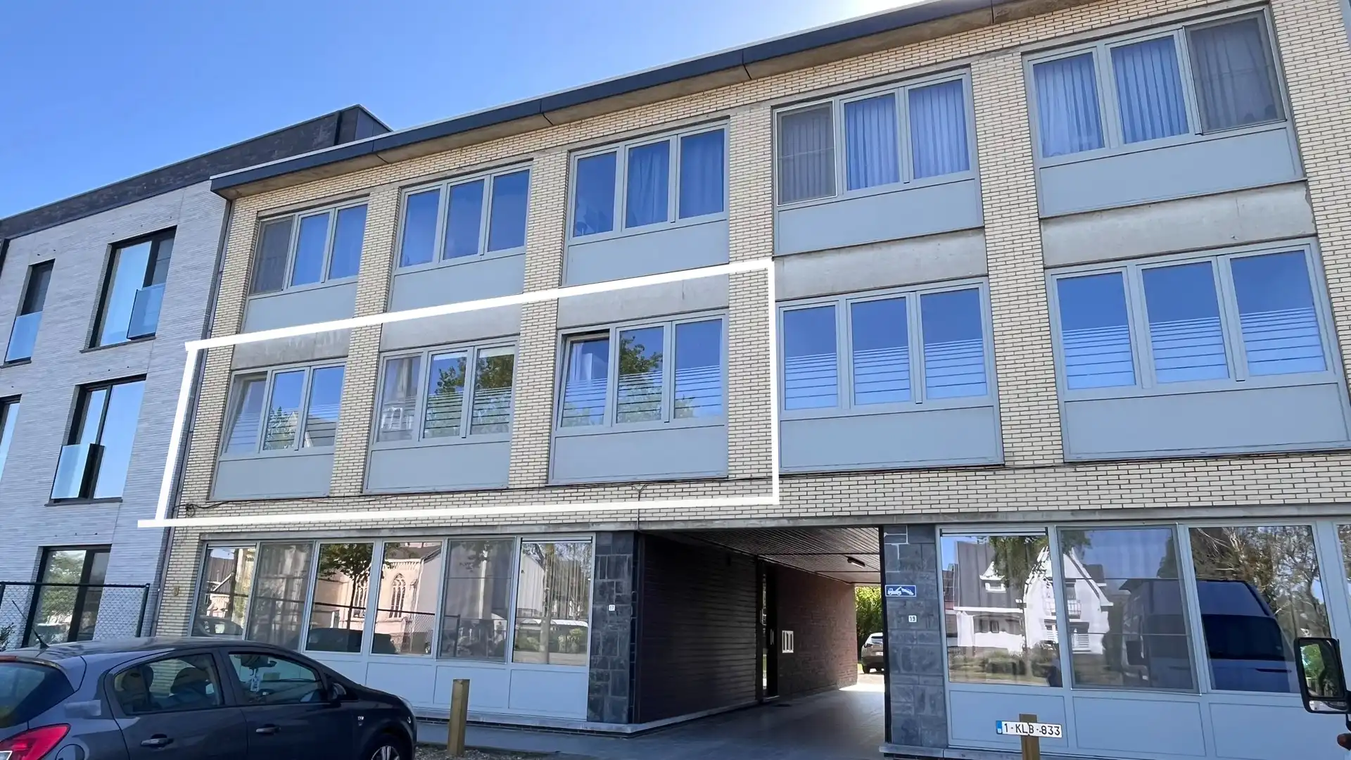 Appartement met drie slaapkamers, terras, kelderberging en garage. foto 2