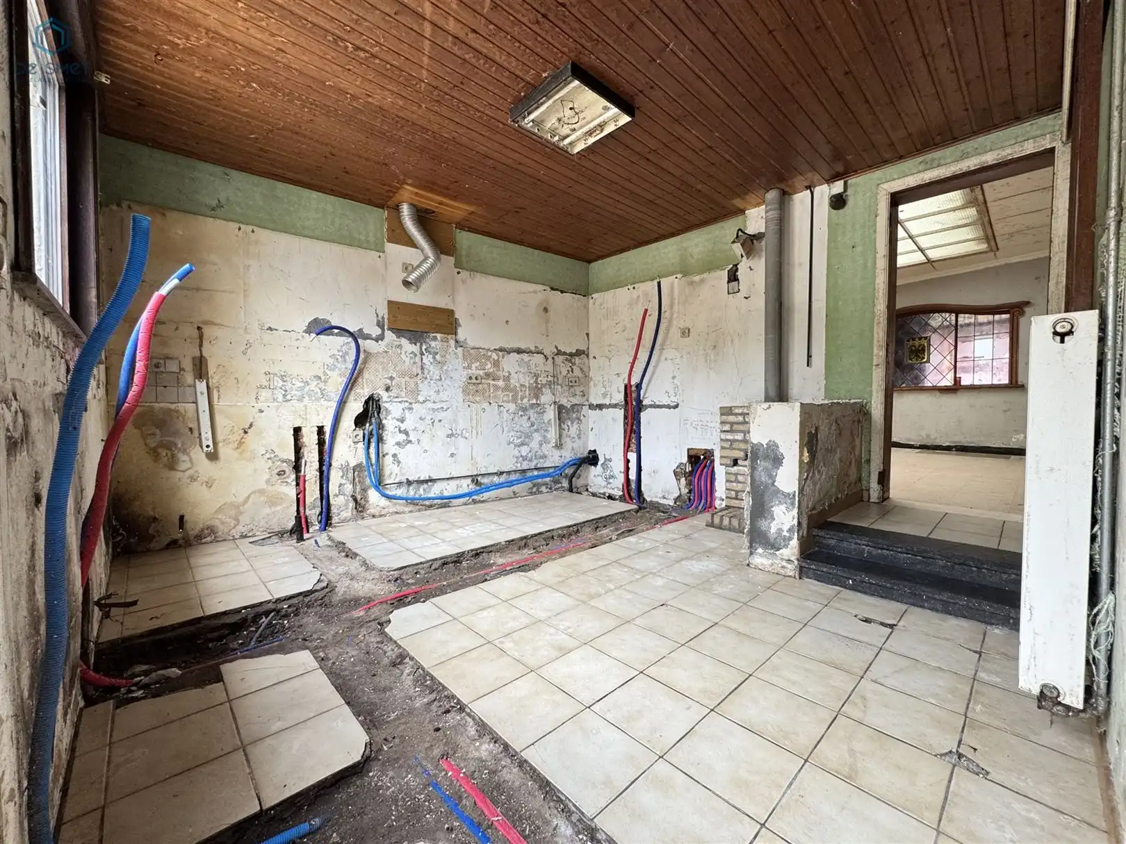 Verrassend ruime te verbouwen woning foto 8