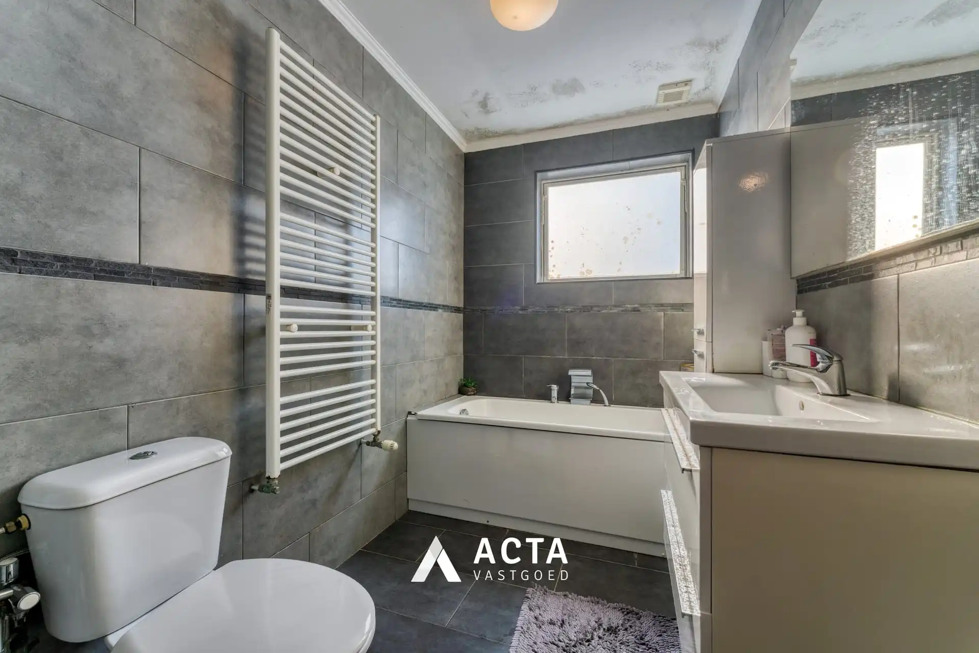 Halfopen bebouwing met vier slaapkamers in Mariakerke foto 16