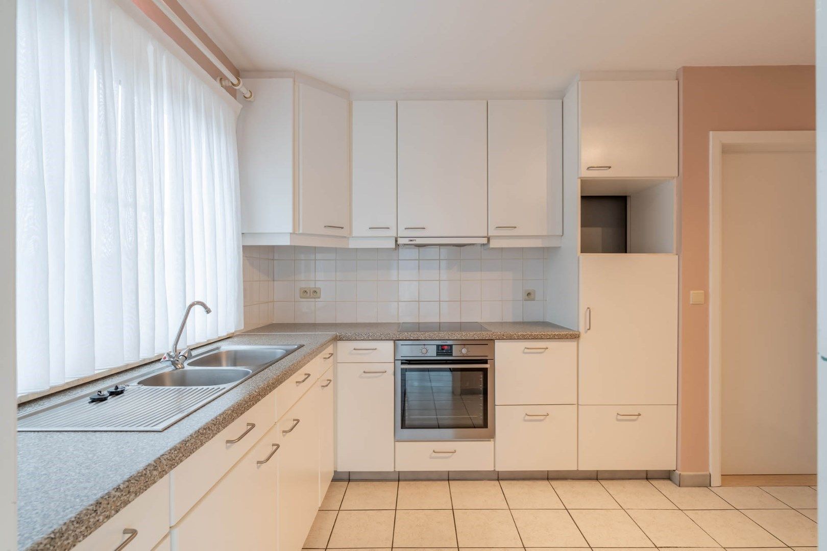IN OPTIE - Zeer ruim en netjes verzorgd drie-slaapkamer appartement met kelder en garage te Schoonbeek - instapklaar ! foto 17