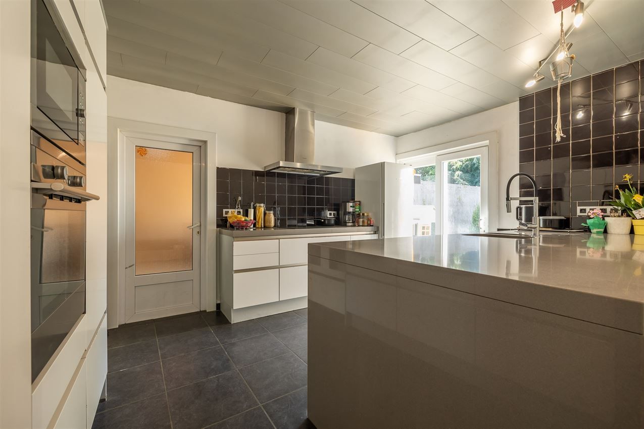 Stadswoning met 3 slpk., tuin en garage foto 8