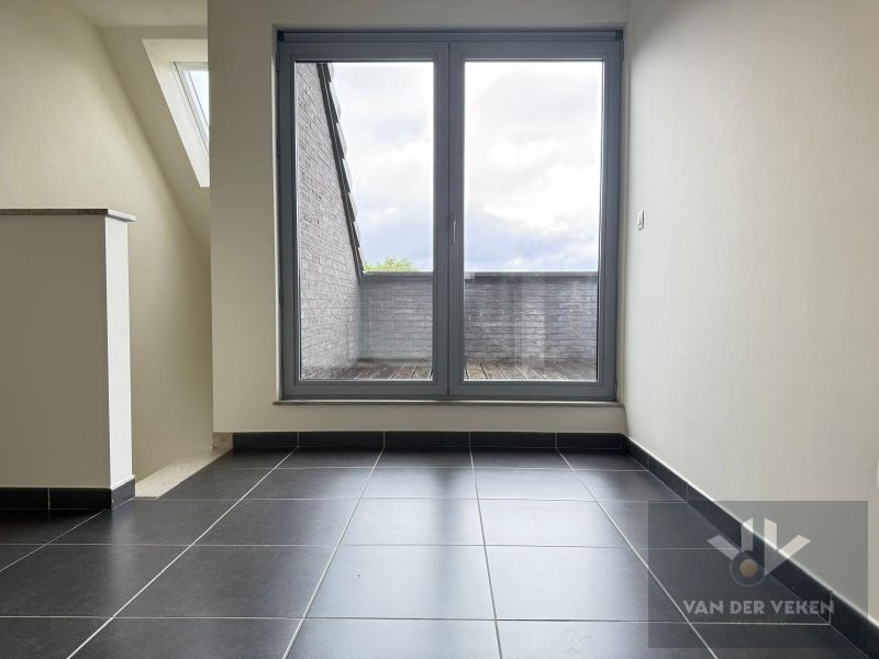 RUIM 2-SLPKAPPARTEMENT NABIJ HET CENTRUM foto 12