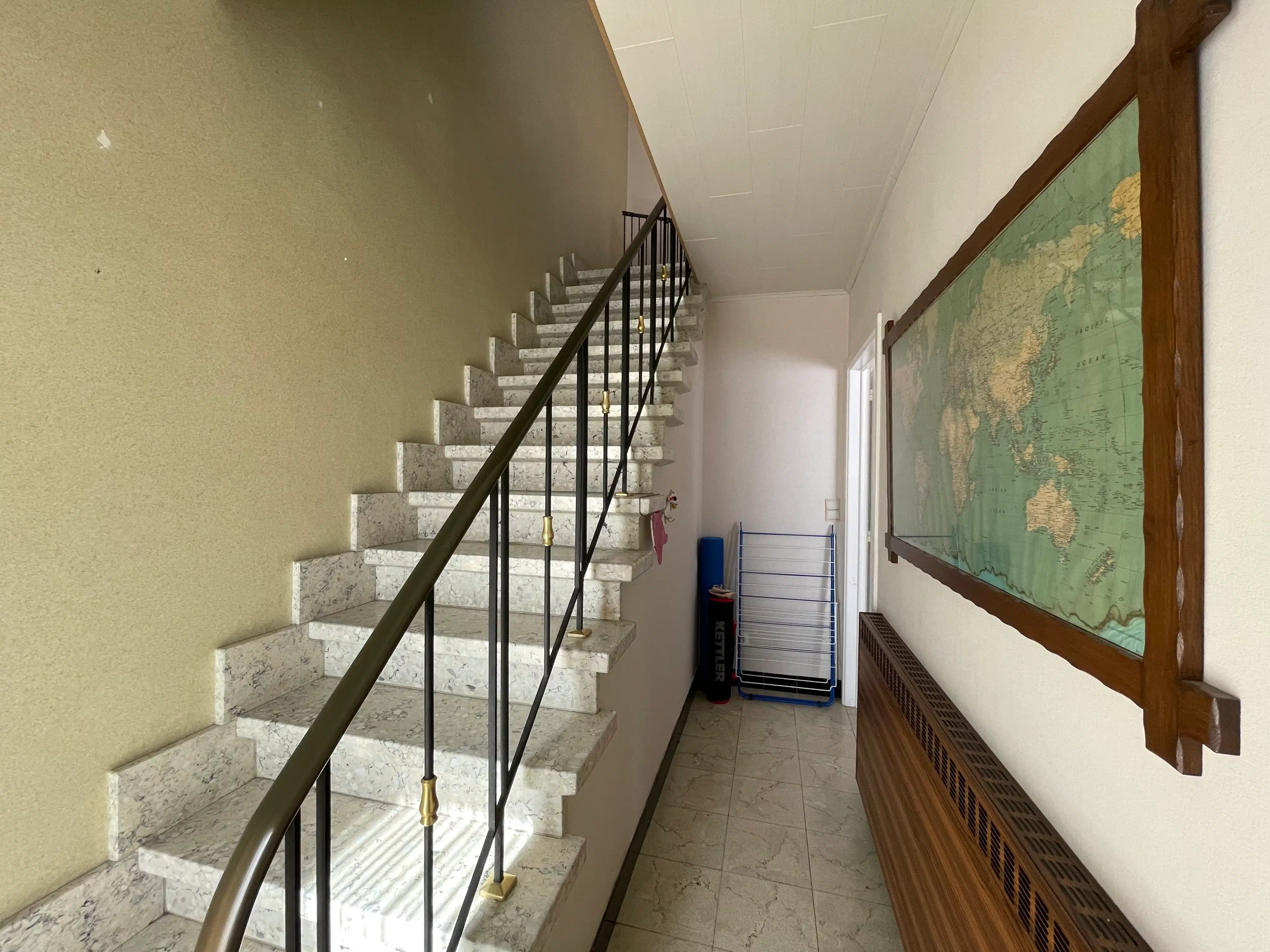 Ruime halfopen bebouwing met 3 slaapkamers, tuin en garage foto 2