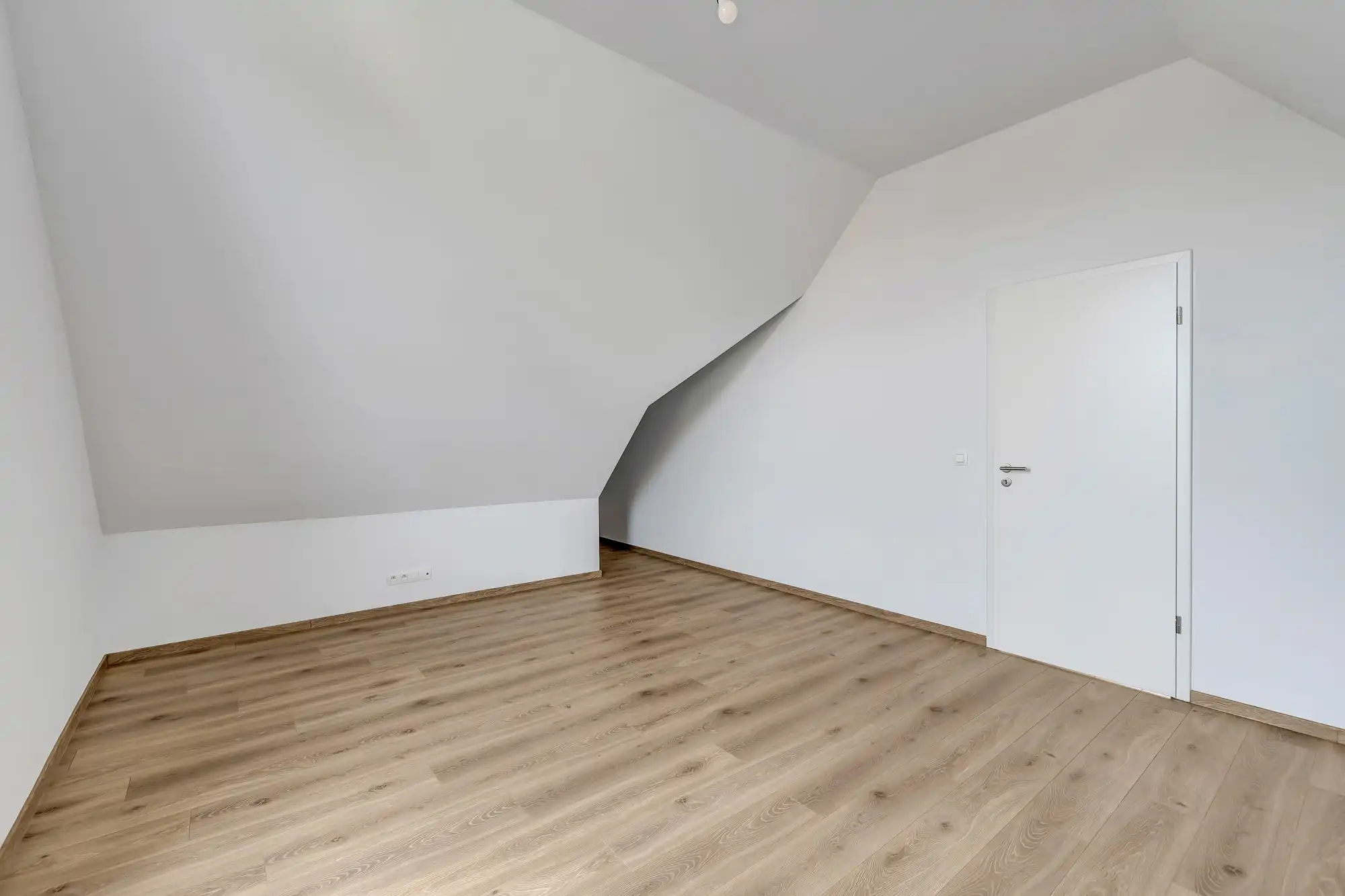 Volledig afgewerkte nieuwbouwwoning met 5 slaapkamers foto 26