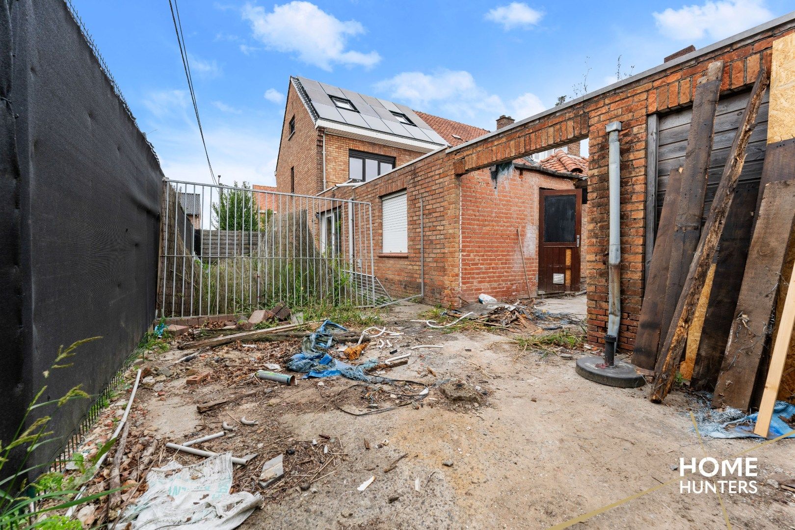 Ruime hoekwoning met potentieel te Roeselare! foto 13