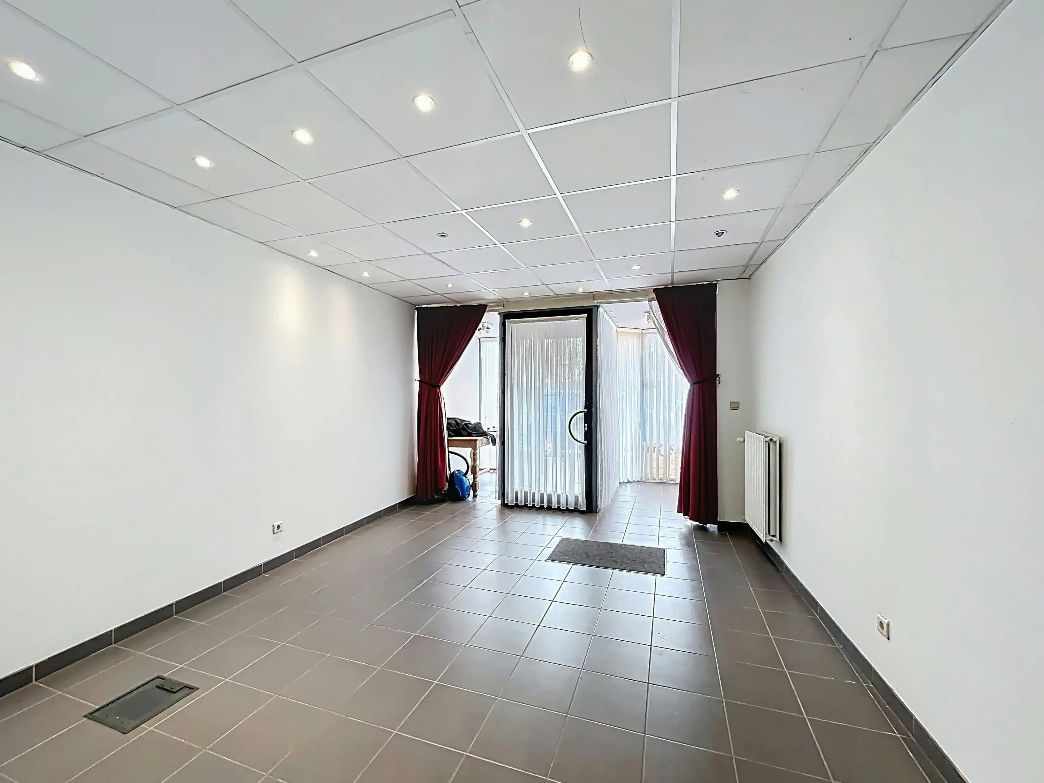 Handelshuis te koop op de Markt van Eeklo foto 2