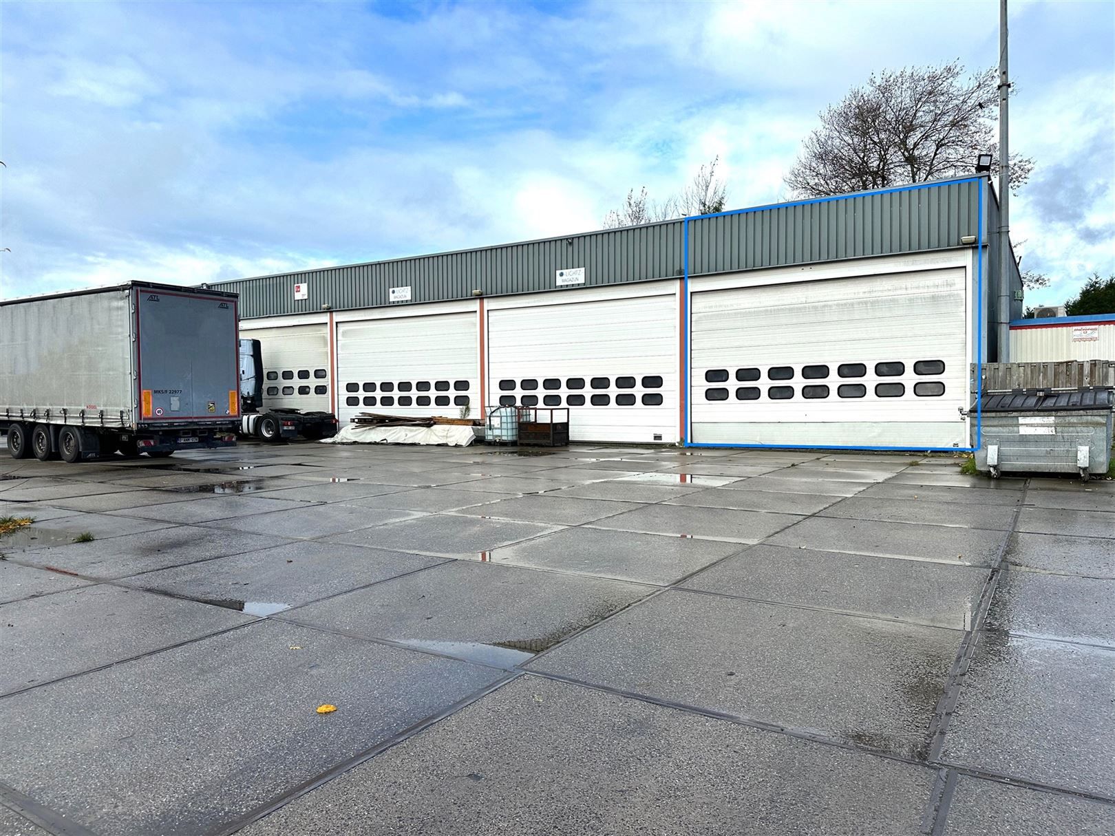 TE HUUR: Opslagruimte van 140m² te Genk! foto {{pictureIndex}}