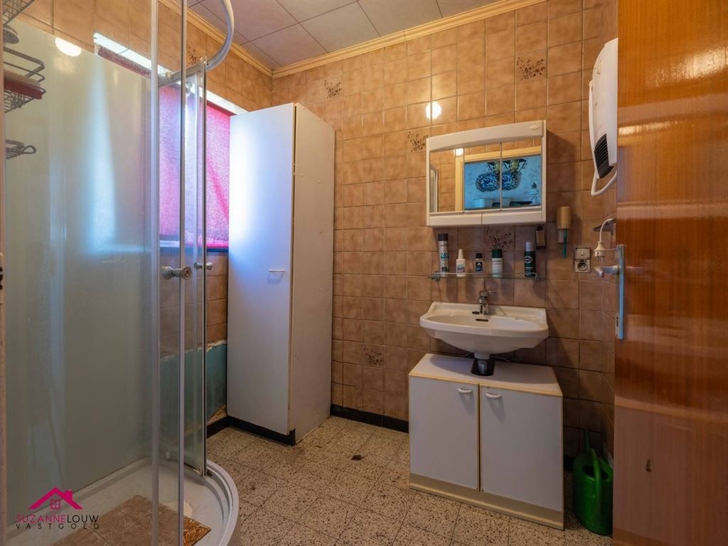 Vrijstaande woning, te renoveren naar eigen smaak en wensen foto 25