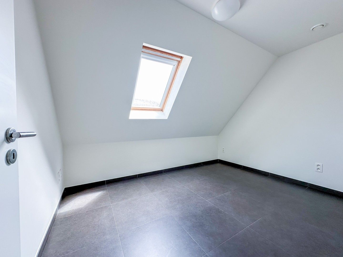 Instapklaar 2-slaapkamerappartement in het centrum van Zomergem foto 7