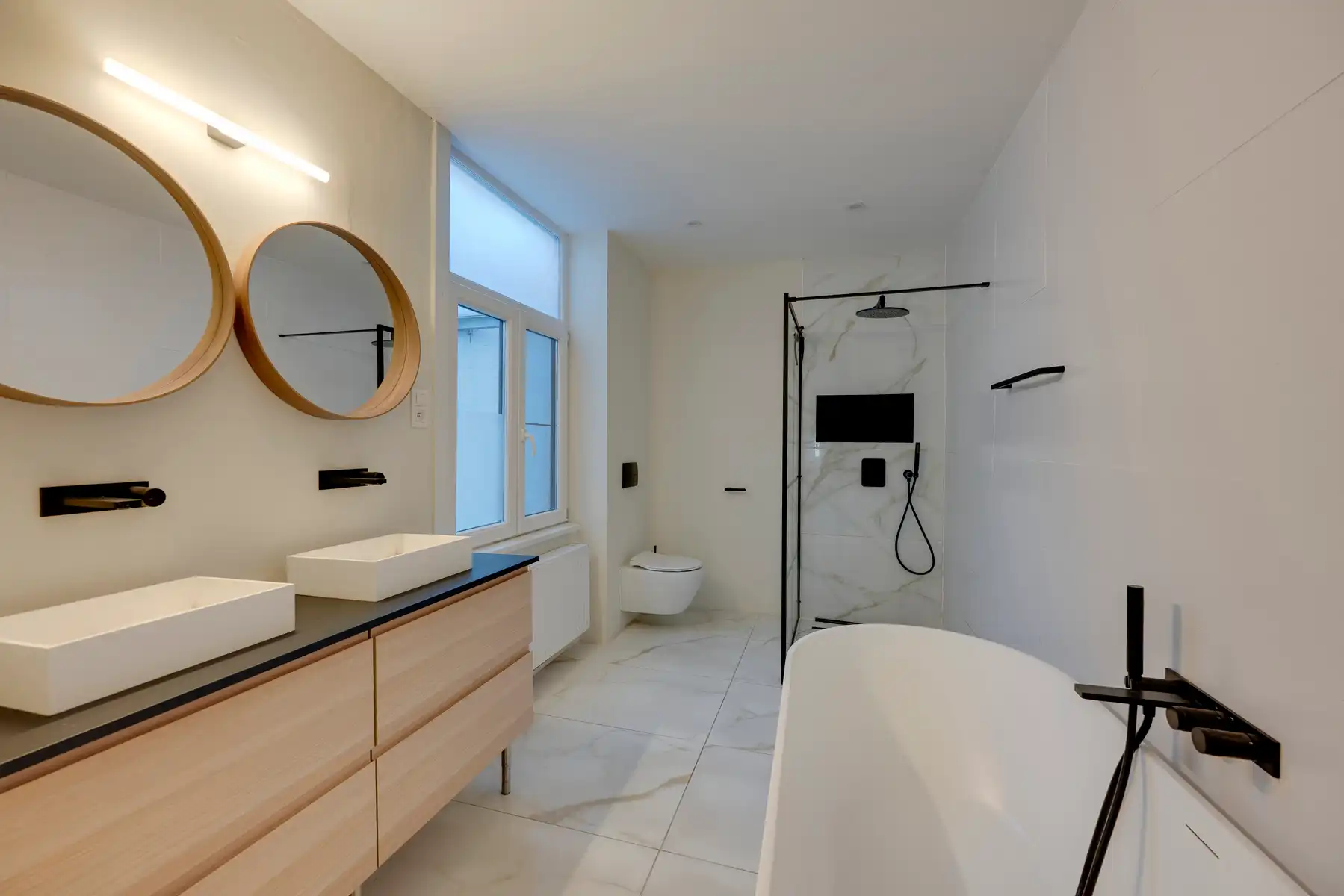 Karaktervol burgerhuis op toplocatie foto 7