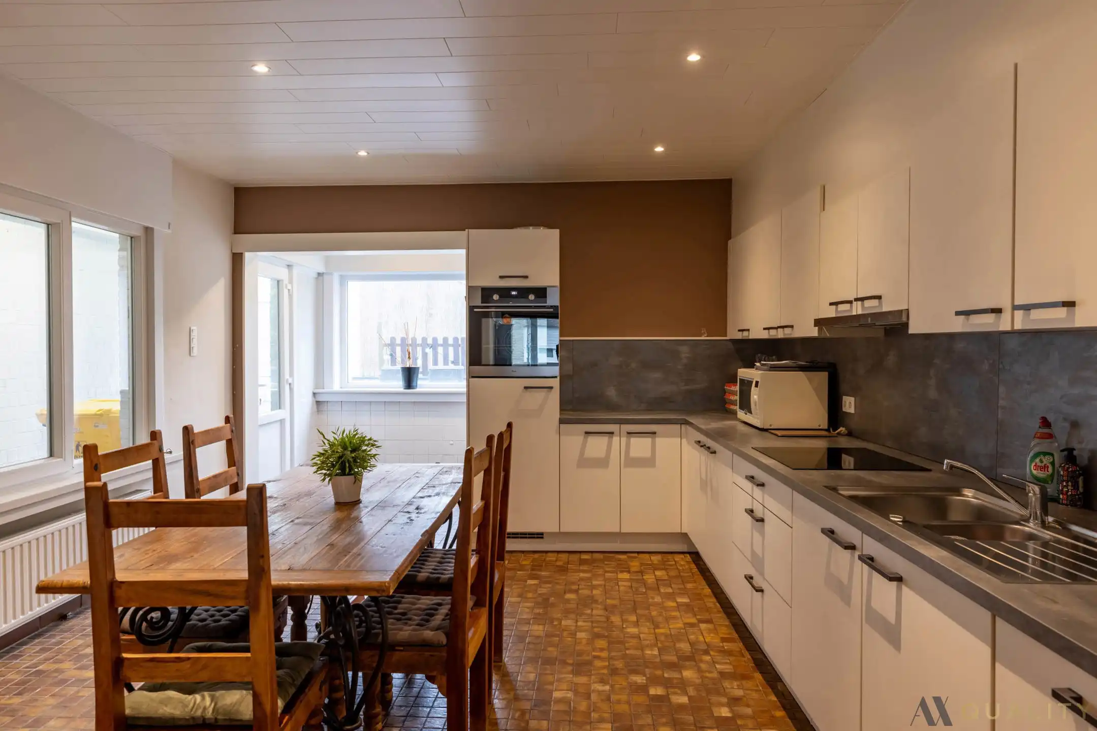 Gerenoveerde woning met mogelijkheid huren garage foto 4