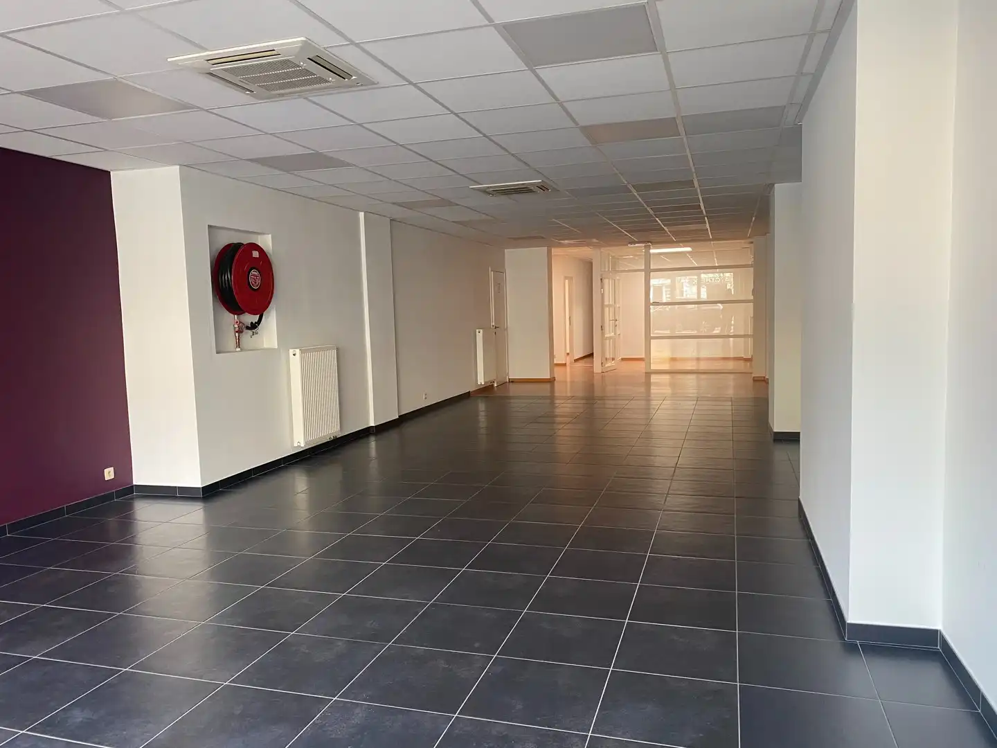 Mooi ruim winkelpand in centrum Eeklo foto {{pictureIndex}}